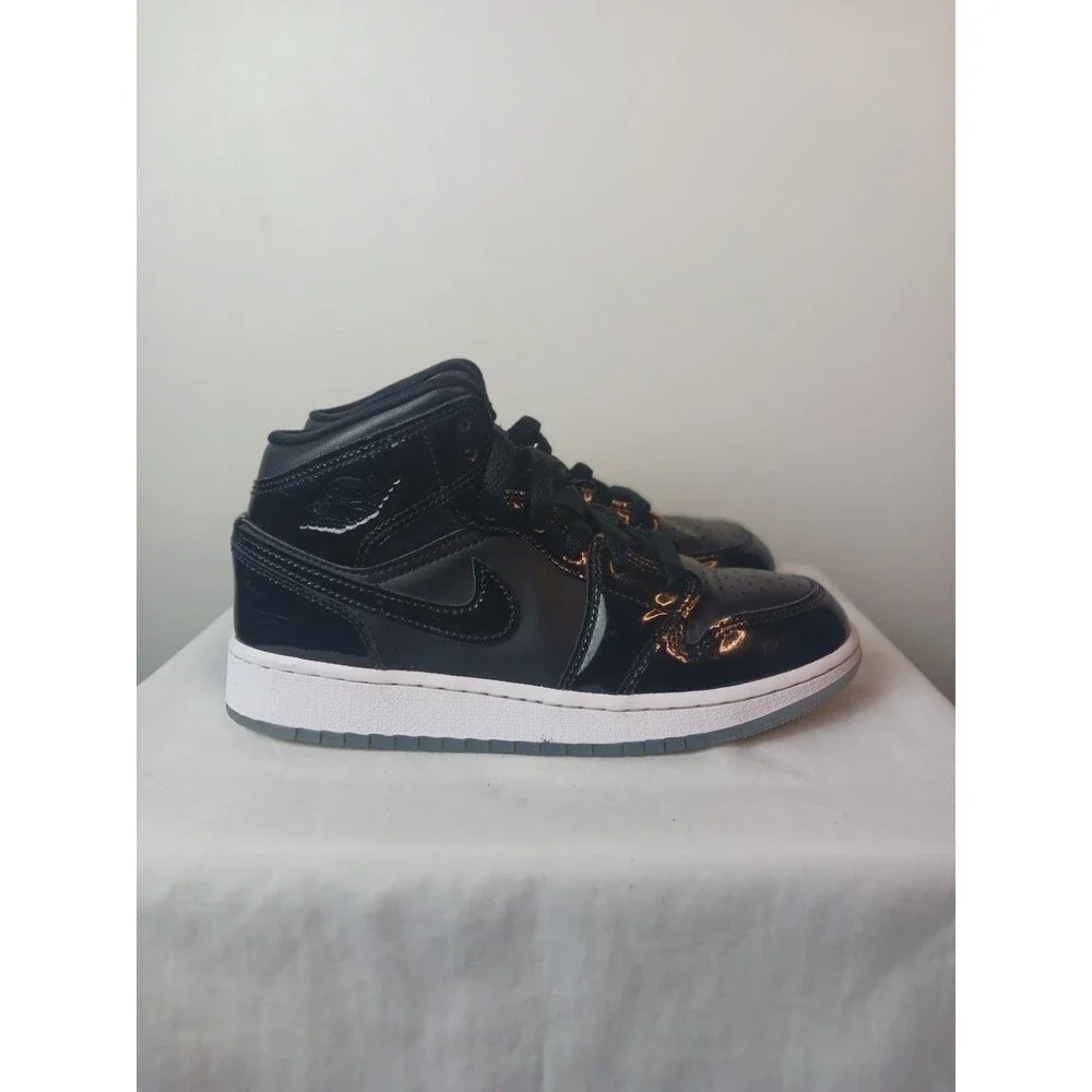 Jordan Air Jordan 1 Mid SE (GS) Black/White/Purple Sneaker 5Y DV1337-004